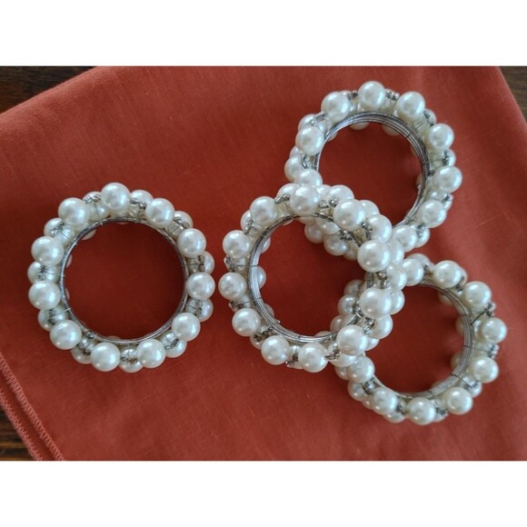 Set of 4 Vintage Faux Pearl Napkin Rings Holiday Christmas Gift idea VGC - Picture 2 of 3